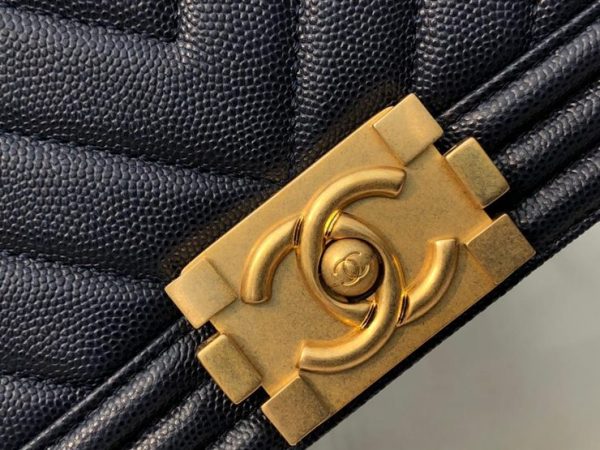 CHANEL BOY FLAP BAG 샤넬 보이 플랩 백