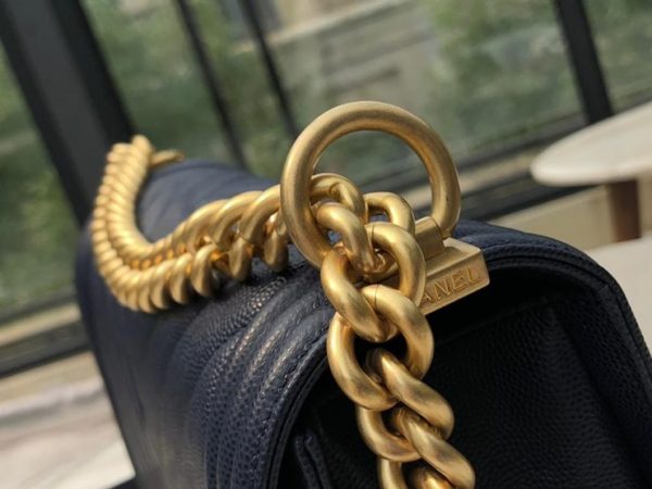 CHANEL BOY FLAP BAG 샤넬 보이 플랩 백