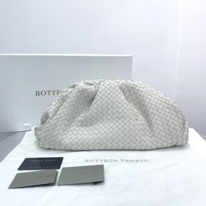 BOTTEGA VENETA THE POUCH 20 IN INTRECCIATO NAPPA <br>보테가 베네타 파우치