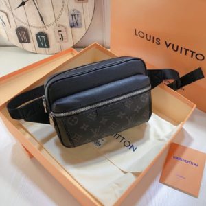 LOUIS VUITTON OUTDOOR BELT BAG<br>루이비통 아웃도어 벨트백<br>[21x17x5cm 이태리가죽]