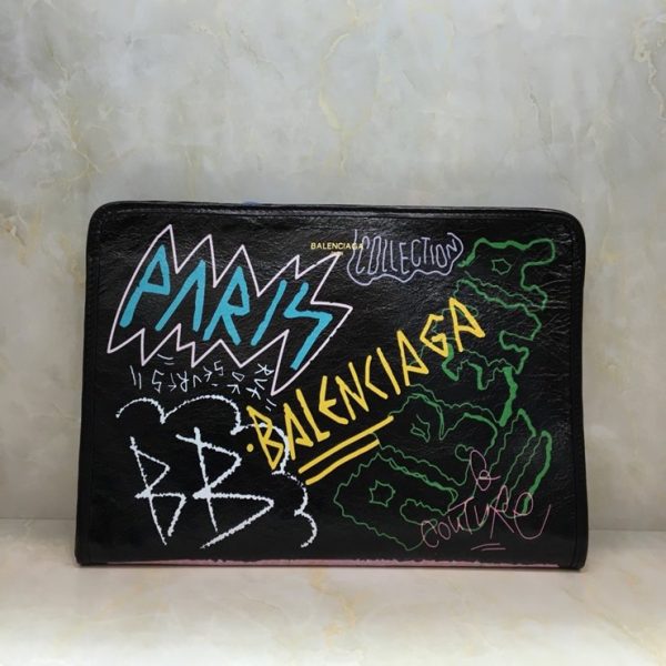 BALENCIAGA GRAFFITI CLASSIC CLUTCH 발렌시아가 그래피티 클래식 클러치