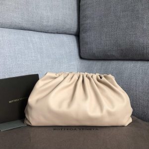 BOTTEGA VENETA BUTTER CARF POUCH BAG <br>보테가 베네타 버터 카프 파우치(L사이즈)