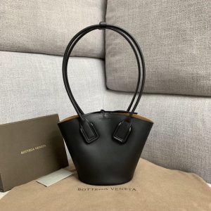 BOTTEGA VENETA BASKET BAG <br>보테가 베네타 바스켓 백