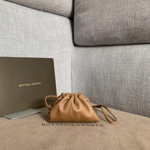 BOTTEGA VENETA BUTTER CARF MINI POUCH <br>보테가 베네타 버터 카프 미니 파우치