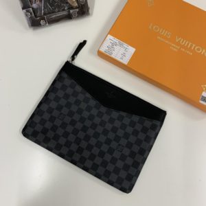 LOUIS VUITTON DAILY CLUTCH<br>루이비통 데일리 클러치<br>[29.5x21cm 이태리가죽]