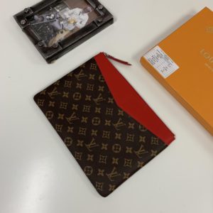 LOUIS VUITTON DAILY CLUTCH<br>루이비통 데일리 클러치<br>[29.5x21cm 이태리가죽]