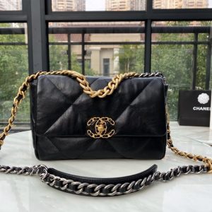 CHANEL 19 FLAP BAG<br>샤넬 19 플랩 백<br>[26cm 이태리 산양가죽]