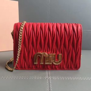 MIUMIU MATELASSE SHOULDER BAG<br>미우미우 마테라쎄 빅 로고 숄더 백<br>[18x12x5cm]