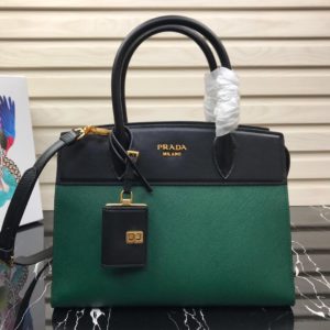 PRADA SAFFIANO SHOULDER BAG<br>프라다 사피아노 숄더 백<br>[30x23x15cm]