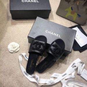 CHANEL LOGO SLIPPER<br>샤넬 로고 슬리퍼<br><i>35-40 SIZE 이태리 소가죽</i>