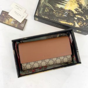 GUCCI GG SUPREME WALLET<br>구찌 GG 슈프림 장지갑<br><i>19x10x2cm 이태리가죽</i>