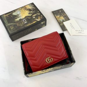 GUCCI GG MARMONT WALLET<br>구찌 GG 마몬트 지갑<br><i>11x9cm 이태리가죽</i>