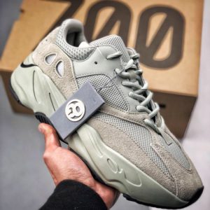 ADIDAS YEEZY BOOST 700<br>아디다스 이지 부스트 700<br><i>남녀공용 36-46 SIZE 최상급</i>