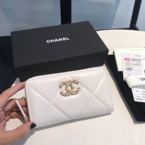 CHANEL 19 FLAP ZIPPER WALLET<br>샤넬 19 플랩 지퍼지갑<br><i>16.5x9cm 이태리산양가죽</i>