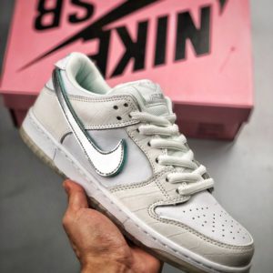 NIKE SB Dunk Low Diamond Supply<br>나이키 SB 덩크 로우 다이아몬드 서플라이<br><i>남여공용 36-45 SIZE 최상급</i>