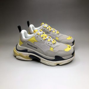 BALENCIAGA TRIPLE S<br>발렌시아가 트리플 S 스니커즈<i>35-45 SIZE 최상급</i>