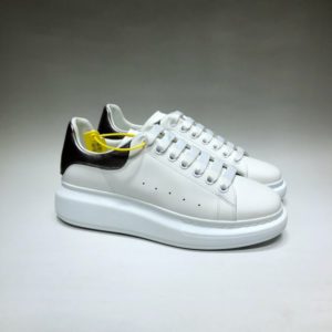 ALEXANDER MCQUEEN OVERSIZED SNEAKERS<br>알렉산더 맥퀸 오버솔 스니커즈<br><i>35-44 SIZE 최상급</i>