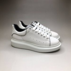 ALEXANDER MCQUEEN OVERSIZED SNEAKERS<br>알렉산더 맥퀸 오버솔 스니커즈<br><i>35-44 SIZE 최상급</i>