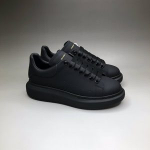 ALEXANDER MCQUEEN OVERSIZED SNEAKERS<br>알렉산더 맥퀸 오버솔 스니커즈<br><i>35-44 SIZE 최상급</i>