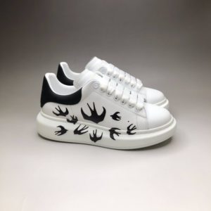 ALEXANDER MCQUEEN OVERSIZED SNEAKERS<br>알렉산더 맥퀸 오버솔 스니커즈<br><i>35-44 SIZE 최상급</i>