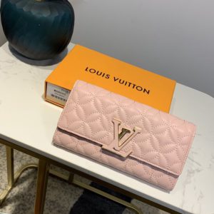 LOUIS VUITTON CAPUCINES WALLET<br>루이비통 카푸신 장지갑<br><i>20x11x2.5cm</i>