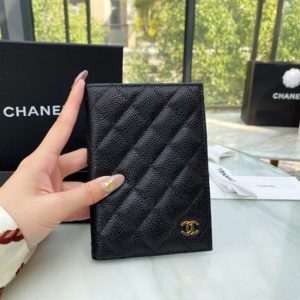 CHANEL CLASSIC PASSPORT CASE<br>샤넬 클래식 여권 케이스<br><i>14.5×10.5x2cm 이태리 캐비어소가죽</i>