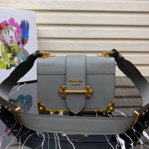 PRADA SAFFIANO CAHIER SHOULDER BAG<br>프라다 사피아노 카이에 숄더 백<br>[20x14x8.5cm 사피아노가죽]