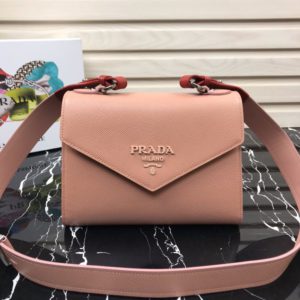 PRADA SAFFIANO MONOCHROME SHOULDER BAG<br>프라다 사피아노 모노크롬 숄더백<br>[24x18x11cm 사피아노가죽]