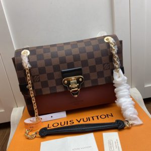 LOUIS VUITTON VAVIN SHOULDER BAG<br>루이비통 바뱅 숄더백<br>[25x18x10cm]