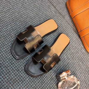 HERMES ORAN SANDAL<br>에르메스 오란 샌들<br><i>35-40 SIZE 이태리 소가죽</i>