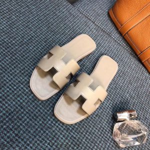 HERMES ORAN SANDAL<br>에르메스 오란 샌들<br><i>35-40 SIZE 이태리 소가죽</i>