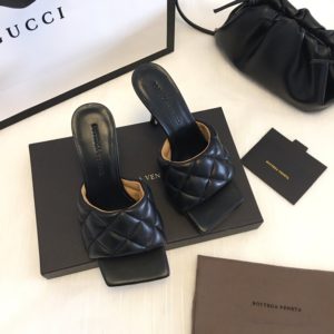 BOTTEGA VENETA PADDED SANDAL<br>보테가 베네타 패디드 샌들<br><i>35-40 SIZE 굽 8cm</i>