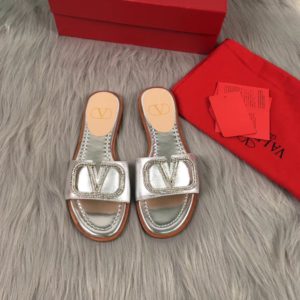 VALENTINO LOGO MULE SANDAL<br>발렌티노 로고 뮬 샌들<br><i>35-40 SIZE</i>