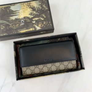 GUCCI GG SUPREME WALLET<br>구찌 GG 슈프림 장지갑<br><i>19x10x2cm 이태리가죽</i>