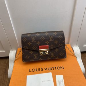 LOUIS VUITTON CROISETTE CHAIN BAG<br>루이비통 크로아제트 체인백<br>[21×13.5x5cm 이태리가죽]