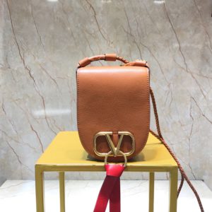 VALENTINO VLING CROSSBODY BAG<br>발렌티노 VRING 크로스바디 백<br><i>13x17x4cm 이태리가죽</i>