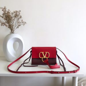 VALENTINO VLING SHOULDER BAG<br>발렌티노 VRING 숄더백<br><i>21x15x9cm 이태리가죽</i>