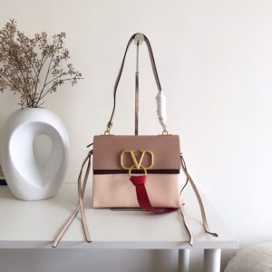 VALENTINO VLING SHOULDER BAG<br>발렌티노 VRING 숄더백<br><i>24x19x16/28x24x22cm이태리가죽</i>