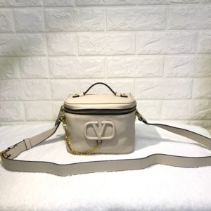 VALENTINO VLING VENITY BAG<br>발렌티노 VRING 배니티 백<br><i>17x12x12cm 이태리가죽</i>