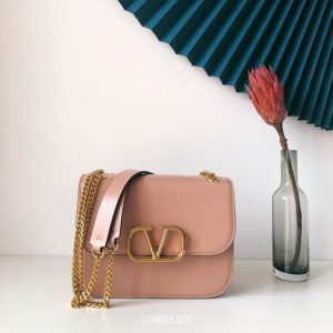 VALENTINO VLING SHINY SHOULDER BAG<br>발렌티노 VRING 숄더백<br><i>21x16x7cm 이태리가죽</i>