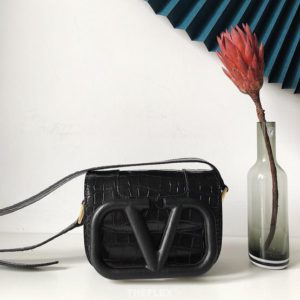 VALENTINO SUPERVEE CROSSBODY BAG<br>발렌티노 슈퍼비 크러스바디 백<br><i>18×12.5×7.5cm 이태리가죽</i>