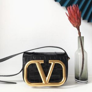 VALENTINO SUPERVEE CROSSBODY BAG<br>발렌티노 슈퍼비 크러스바디 백<br><i>18×12.5×7.5cm 이태리가죽</i>