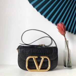 VALENTINO SUPERVEE CROSSBODY BAG<br>발렌티노 슈퍼비 크러스바디 백<br><i>26.5x15x9cm 이태리가죽</i>