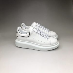 ALEXANDER MCQUEEN OVERSIZED SNEAKERS<br>알렉산더 맥퀸 오버솔 스니커즈<br><i>35-44 SIZE 최상급</i>