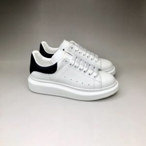 ALEXANDER MCQUEEN OVERSIZED SNEAKERS<br>알렉산더 맥퀸 오버솔 스니커즈<br><i>35-44 SIZE 최상급</i>