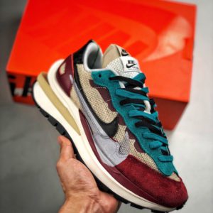 Sacai X Nike Pegasus Vaporfly SP<br>사카이 X 나이키 페가수스 베이퍼플라이 SP<br><i>남여공용 36-45 SIZE 최상급</i>