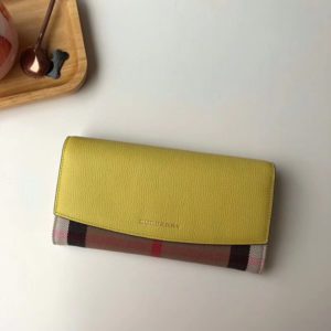 BURBERRY CHECK LEATHER WALLET<br>버버리 체크 가죽 장지갑<br><i>19X10cm</i>