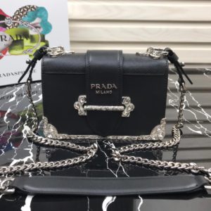 PRADA CHAIN BAG<br>프라다 체인 백<br>[18x12x4cm]