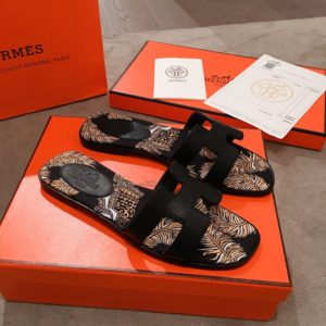 HERMES ORAN SANDAL<br>에르메스 오란 샌들<br><i>35-40 SIZE 이태리 소가죽</i>