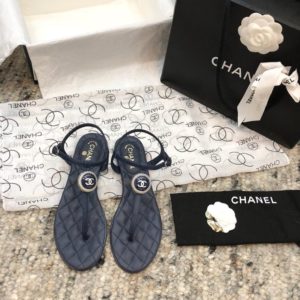 CHANEL CC LOGO FLIP-FLOP SANDAL<br>샤넬 CC 로고 플립플랍 샌들<br><i>35-39 SIZE 이태리 소가죽</i>